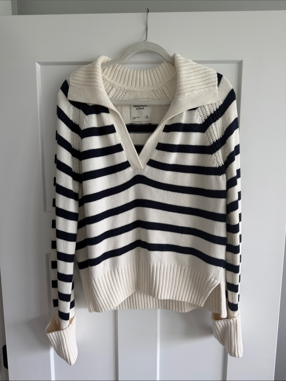 Abercrombie & Fitch Cream and Navy Striped sweater - M